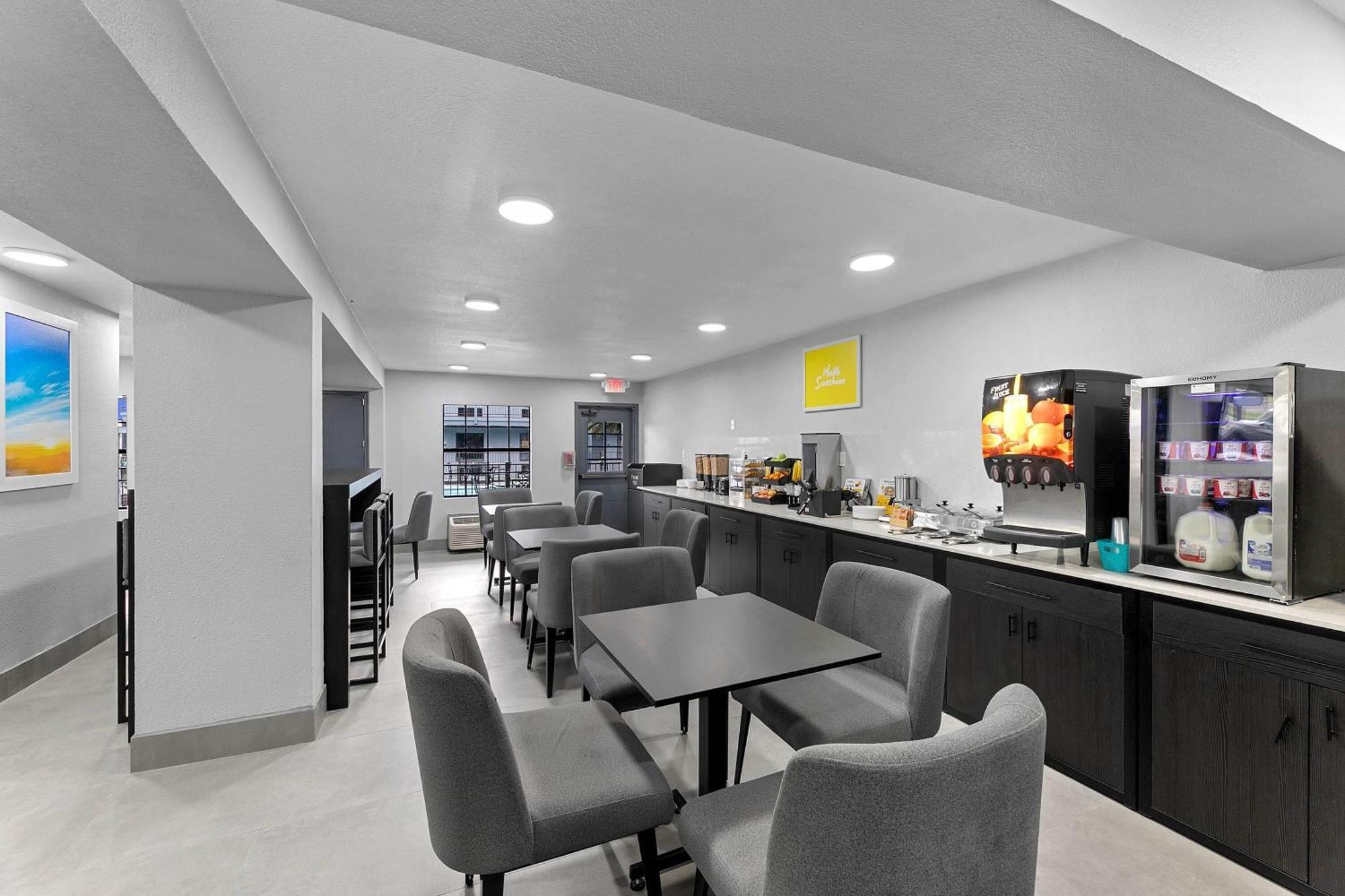 Days Inn By Wyndham San Antonio Near Lackland Afb Bagian luar foto