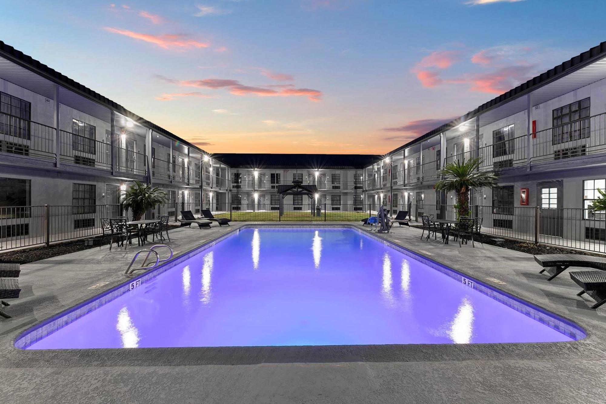 Days Inn By Wyndham San Antonio Near Lackland Afb Bagian luar foto