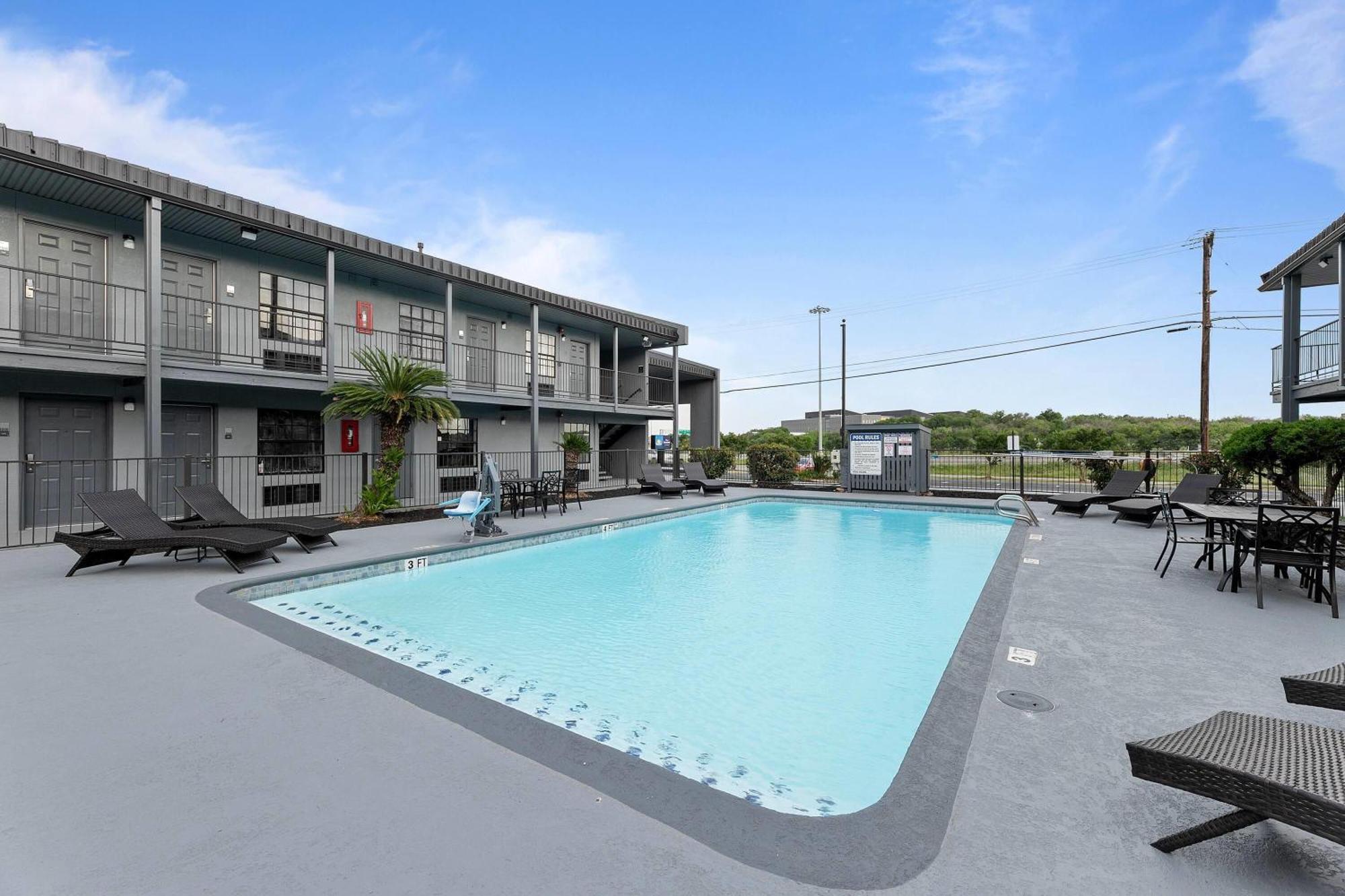 Days Inn By Wyndham San Antonio Near Lackland Afb Bagian luar foto